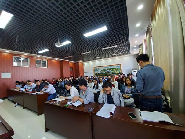 说明:E:\太阳集团城8722\党务工作\党2019\201909-201911农林经济管理系党支部支部会议及主题党日\20190930农林经济管理系党支部开展志愿服务与大一新生座谈答疑解惑\微信图片_20190930124558.jpg